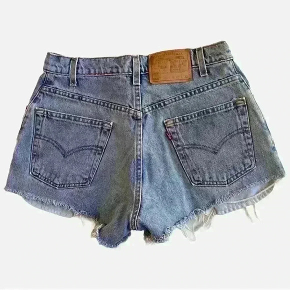 VTG 90s LEVI'S 560 High Rise Denim Shorts 28” Waist - Picture 1 of 13